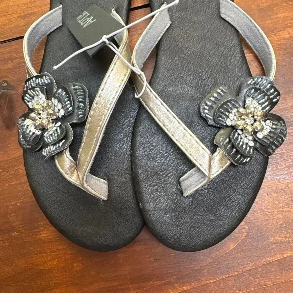 Apt-9 Women's Black and Brown Flipflops